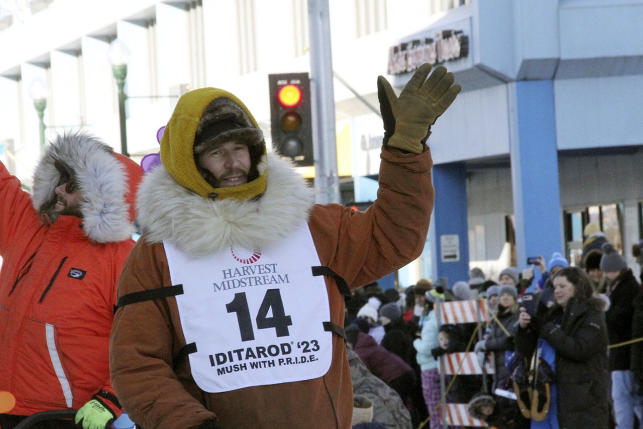 Defending Iditarod champ Brent Sass withdraws