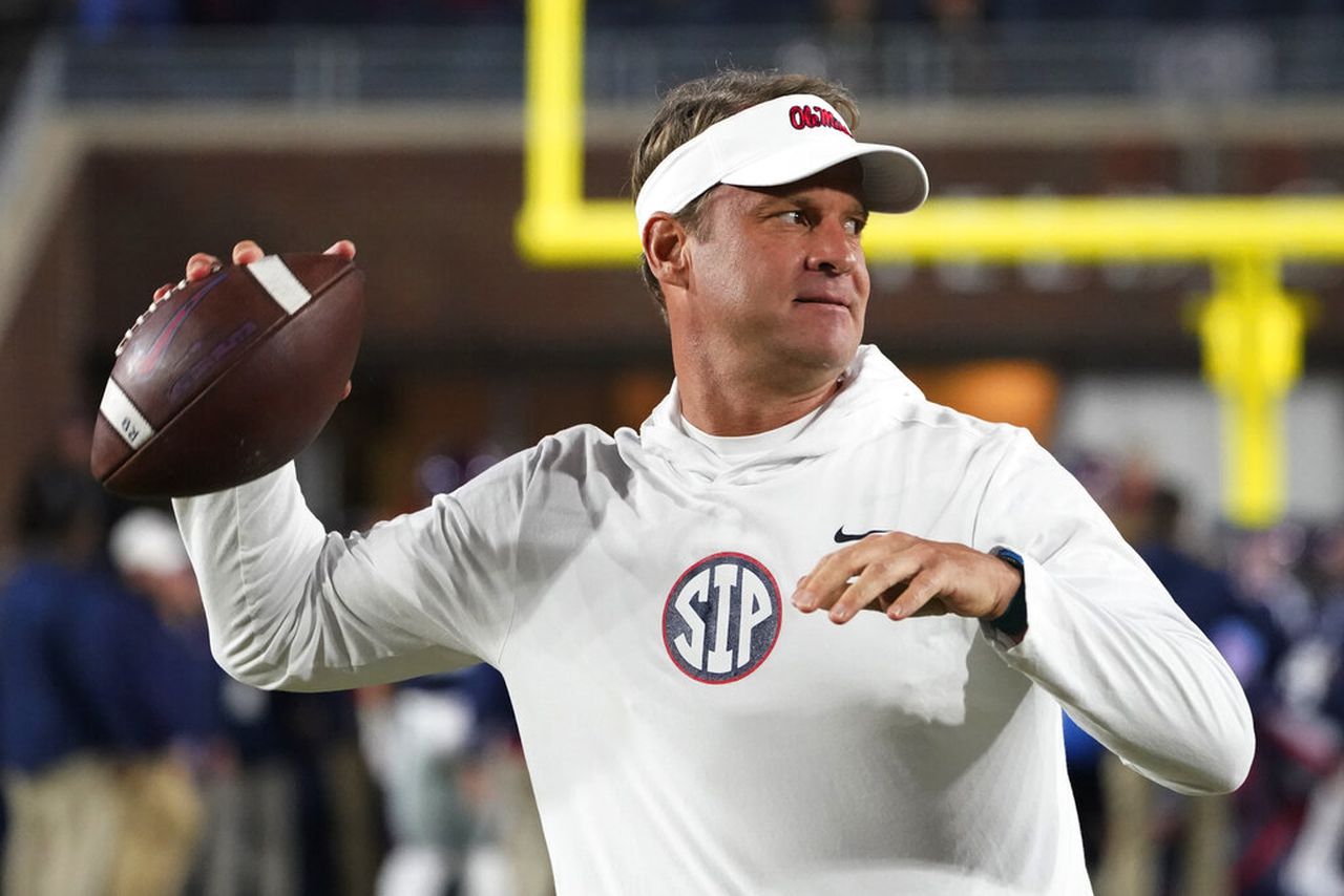 Ex-Ole Miss players recall 'mind clutter' of Lane Kiffin-to-Auburn speculation