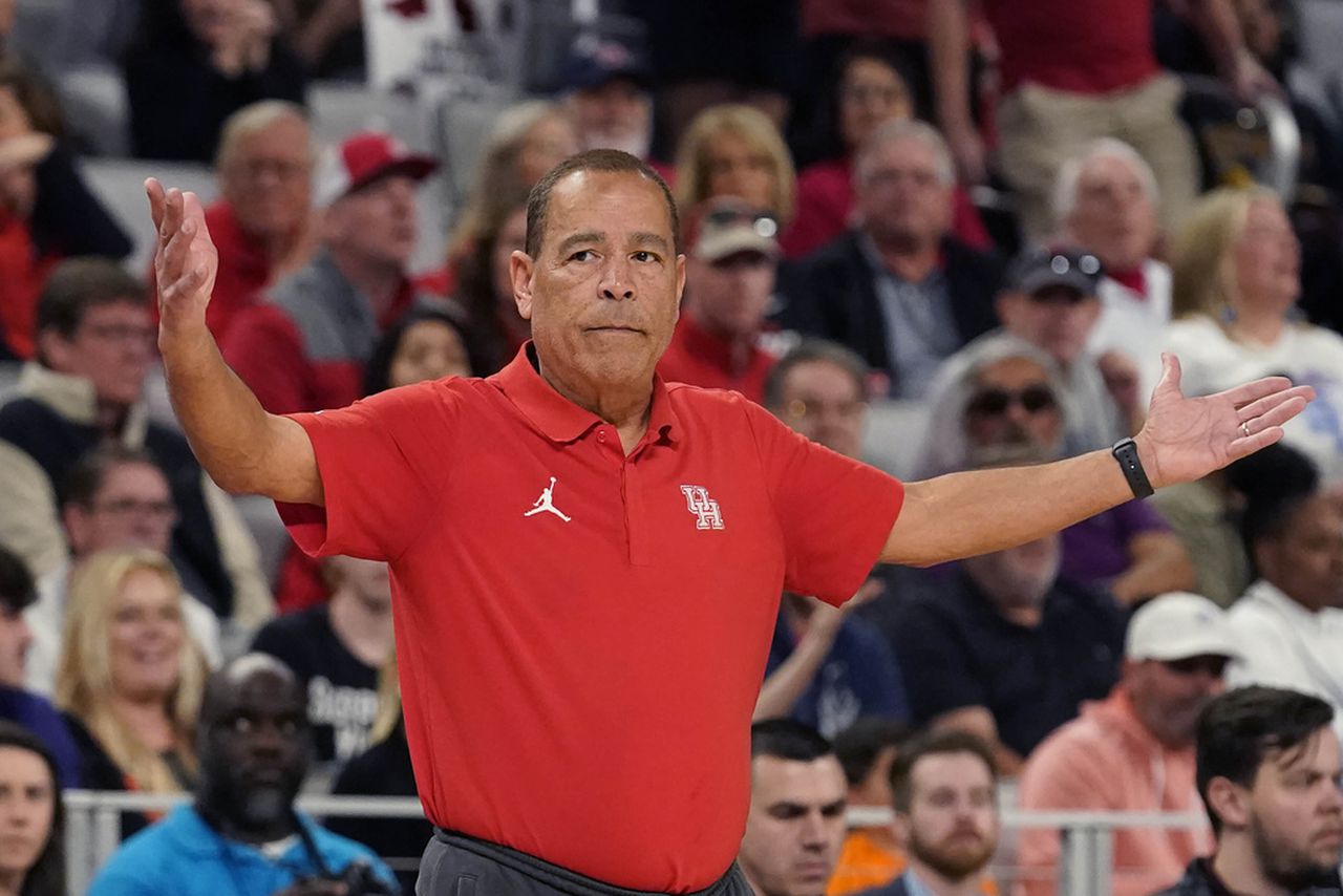 Houston coach Kelvin Sampson makes pitch to Alabama fans vs Auburn: ‘Roll Tide’