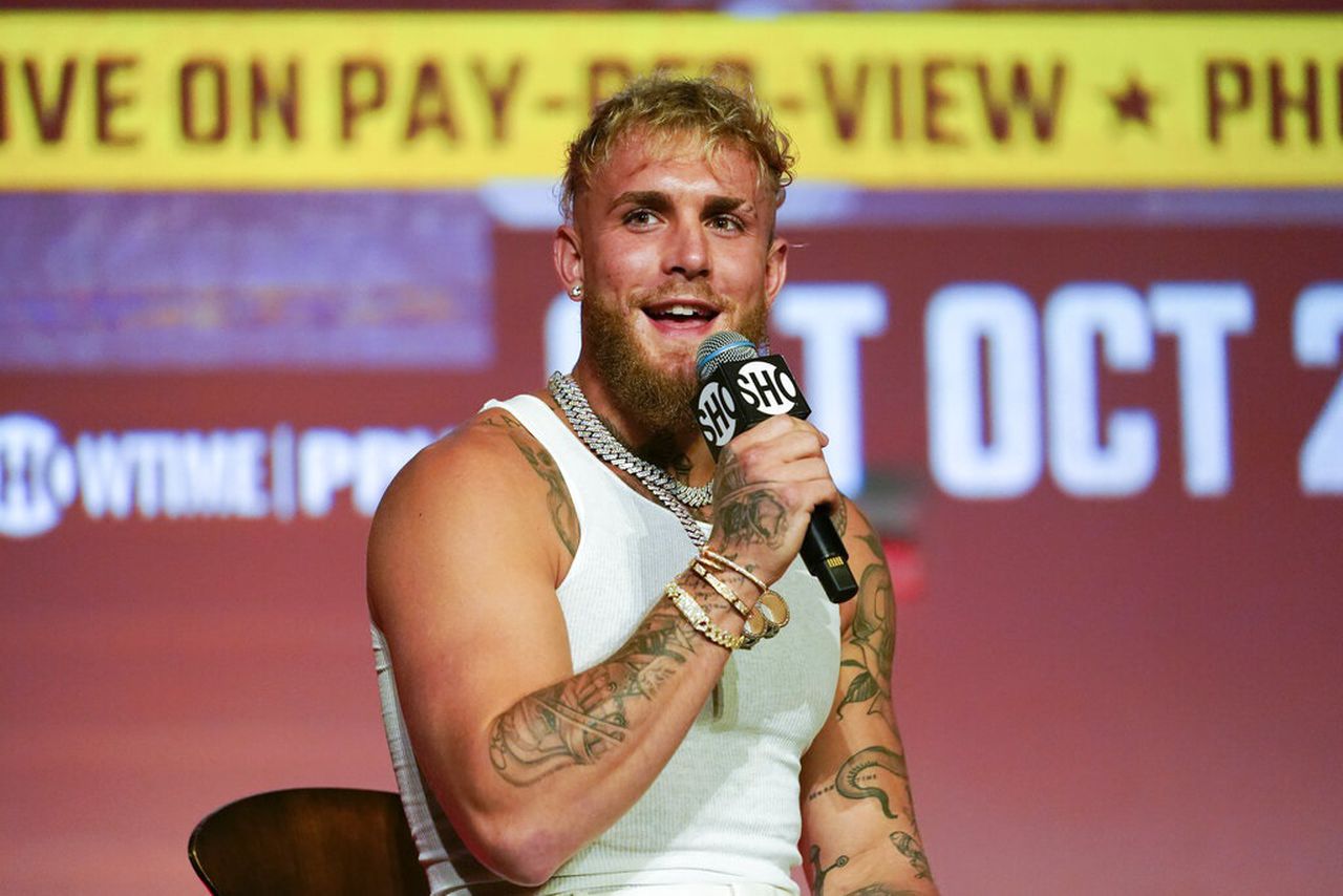 Jake Paul runs away from Floyd Mayweather during altercation outside Miami Heat game