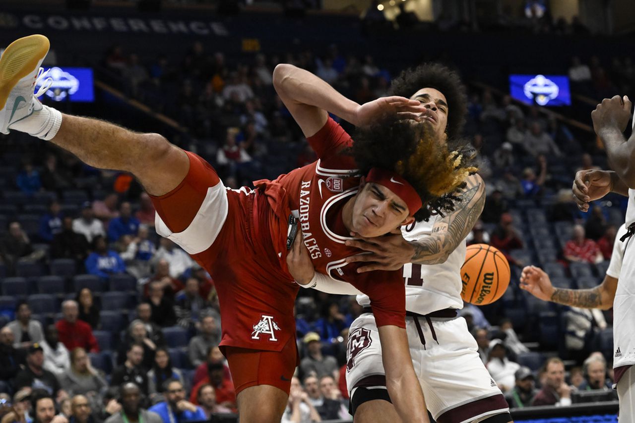 Kentucky student newspaper alleges Arkansas assistant threw reporter’s phone amid Musselman tirade