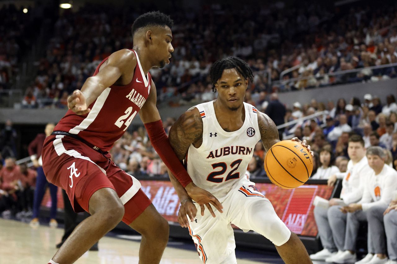 Live updates: No. 2 Alabama eyes SEC regular-season title against Auburn