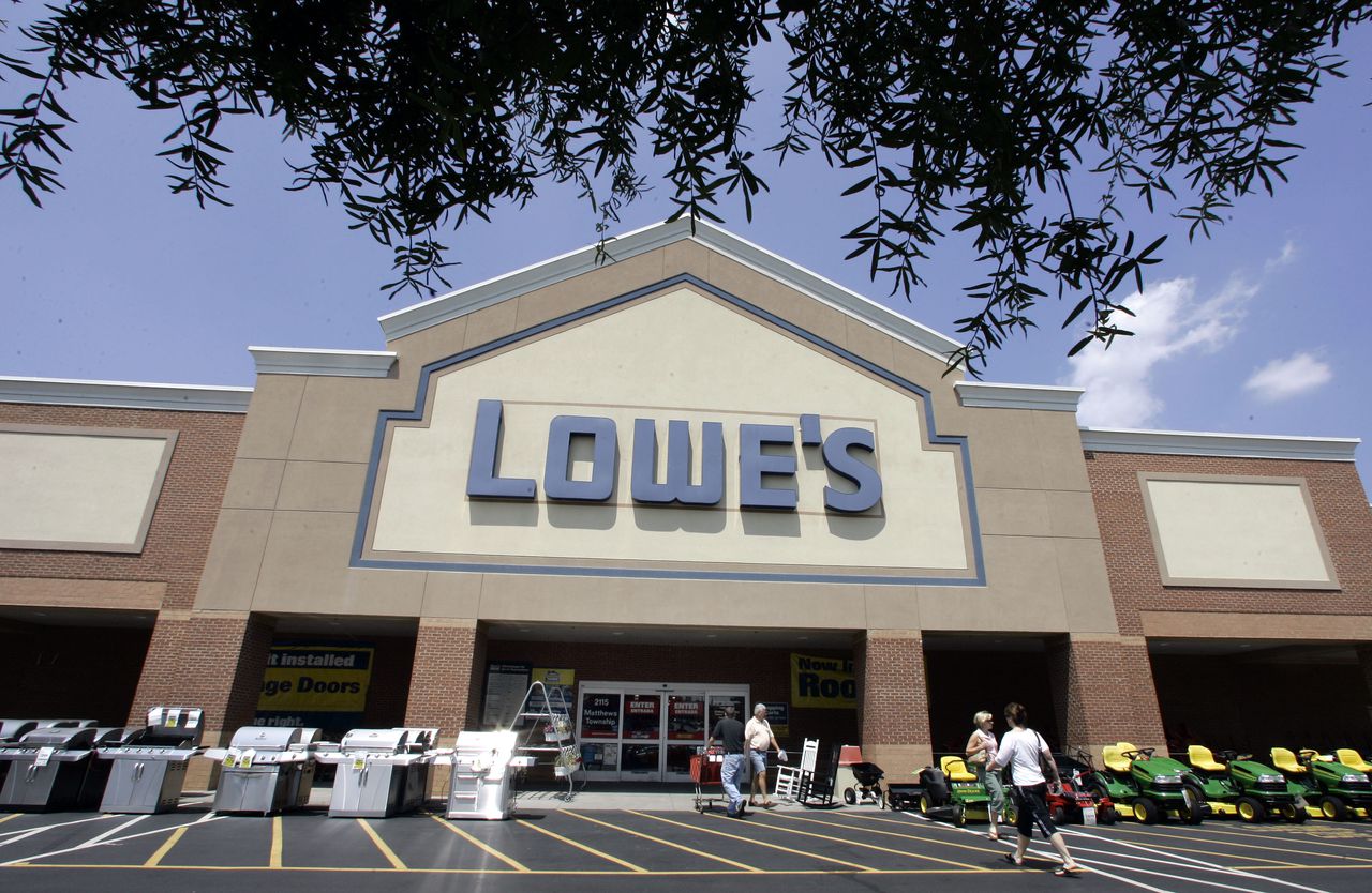 Lowe’s is giving away free flowers for Mother’s Day: How to get yours