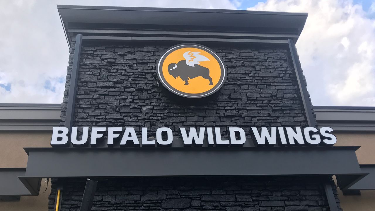 Man sues Buffalo Wild Wings, claims boneless wings are chicken nuggets