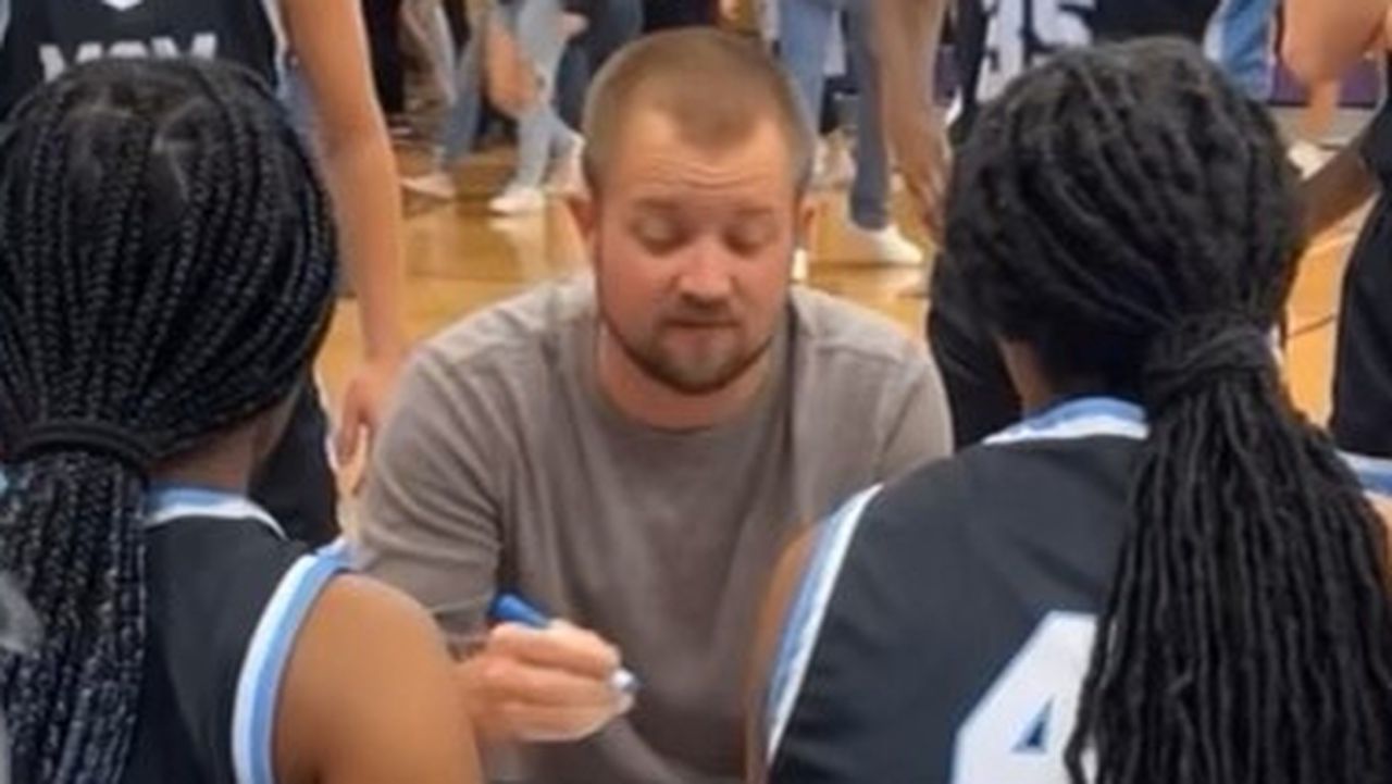 Mobile-area basketball coach steps down for health reasons