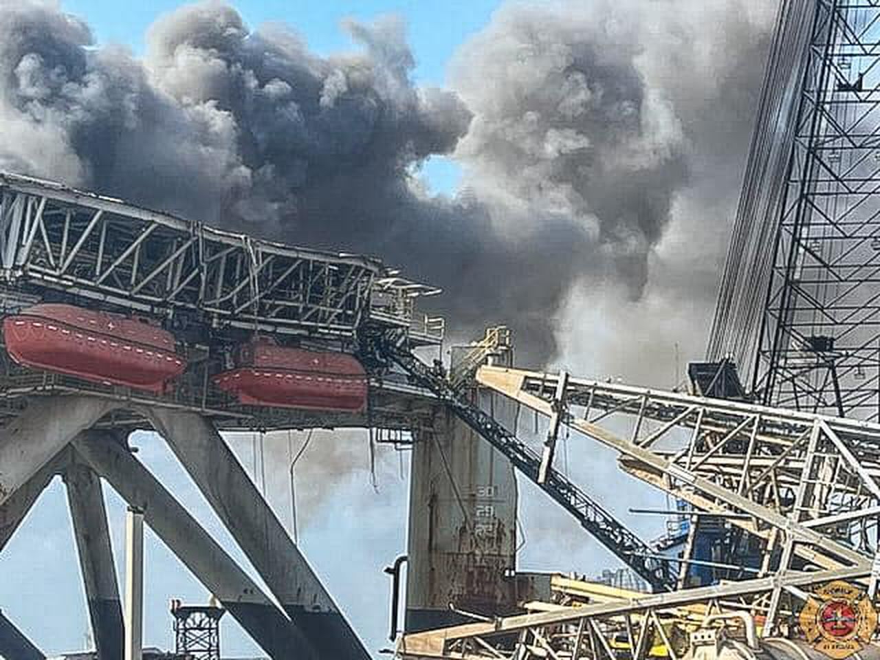 Mobile River oil rig fire: 2-alarm blaze involves ‘potential hazards’