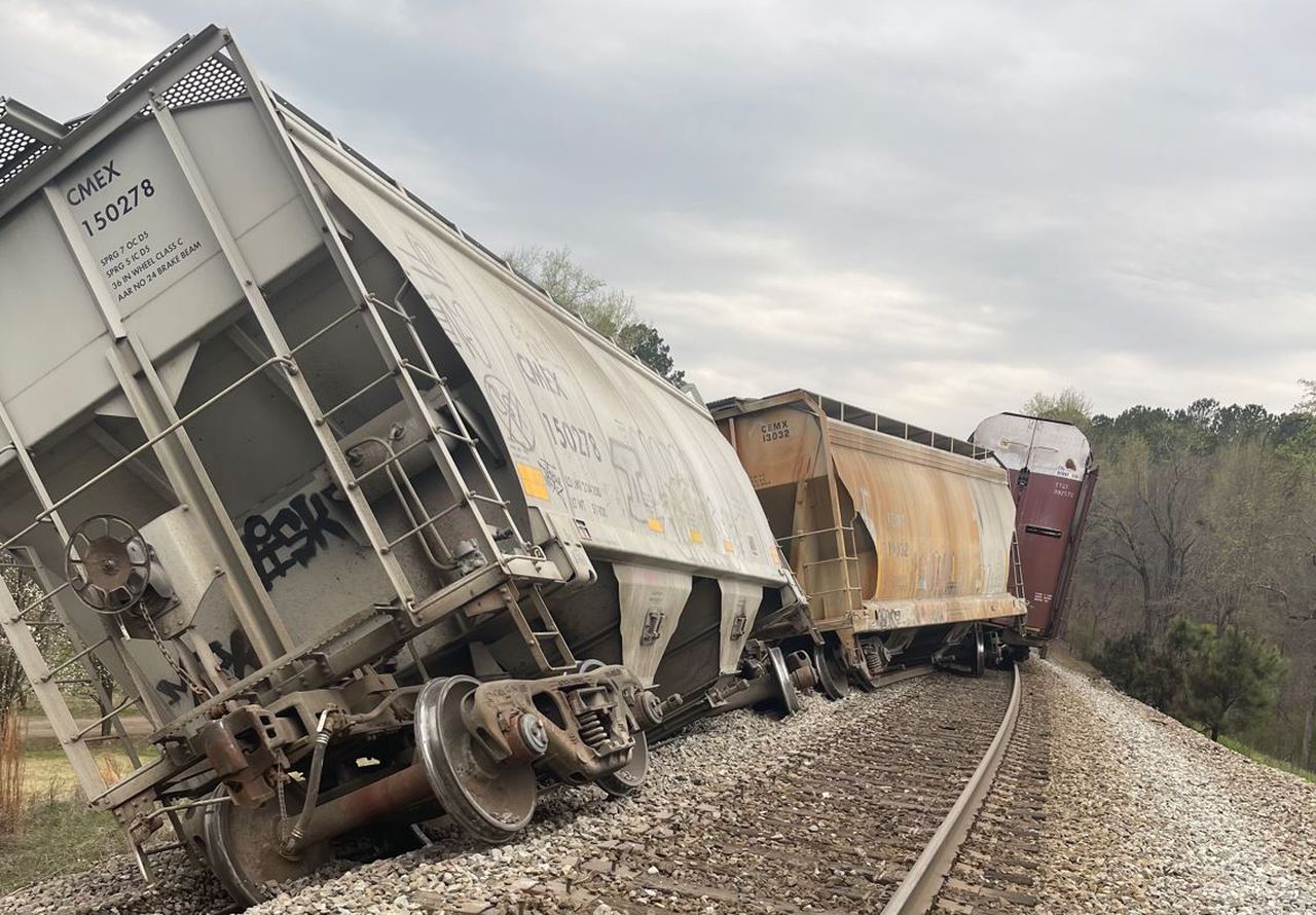 Norfolk Southern train that derailed in Alabama was not properly equipped, investigators say