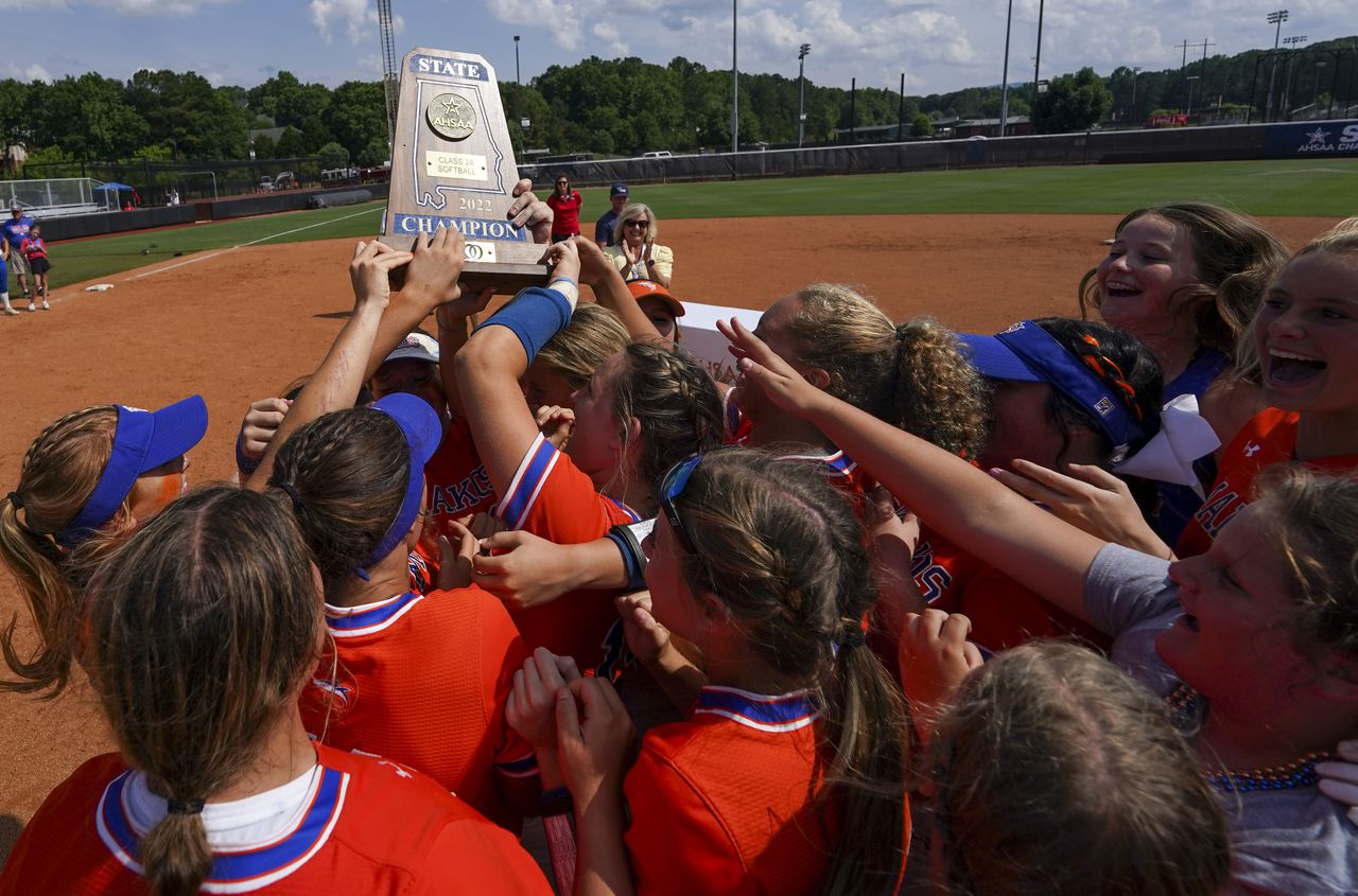 Pair of defending champions ranked No. 1 in first ASWA softball poll