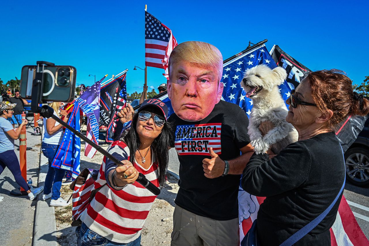 People gather at Mar-a-Lago as Trump faces indictment, arrest