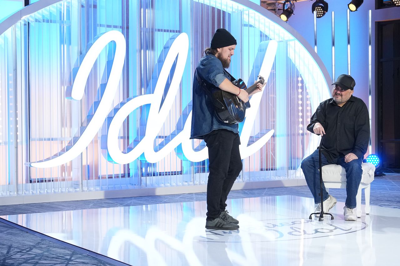 Watch ‘American Idol’ hopeful inspire tears with heartfelt audition to honor his father