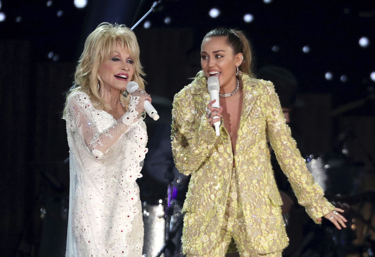 Wisconsin school bans Dolly Parton, Miley Cyrus duet from class concert