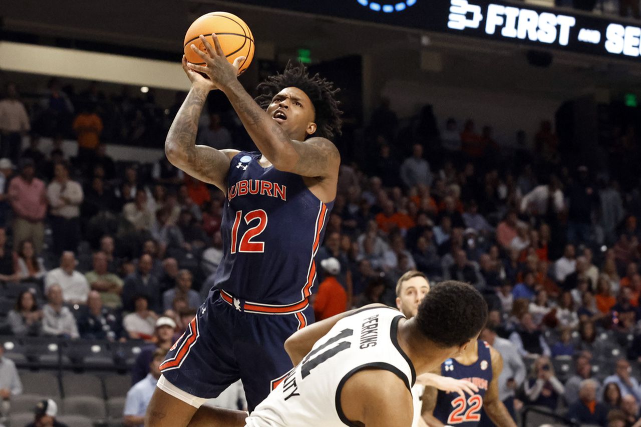 Zep Jasper cherishes locker room moment after Auburn's NCAA Tournament opener