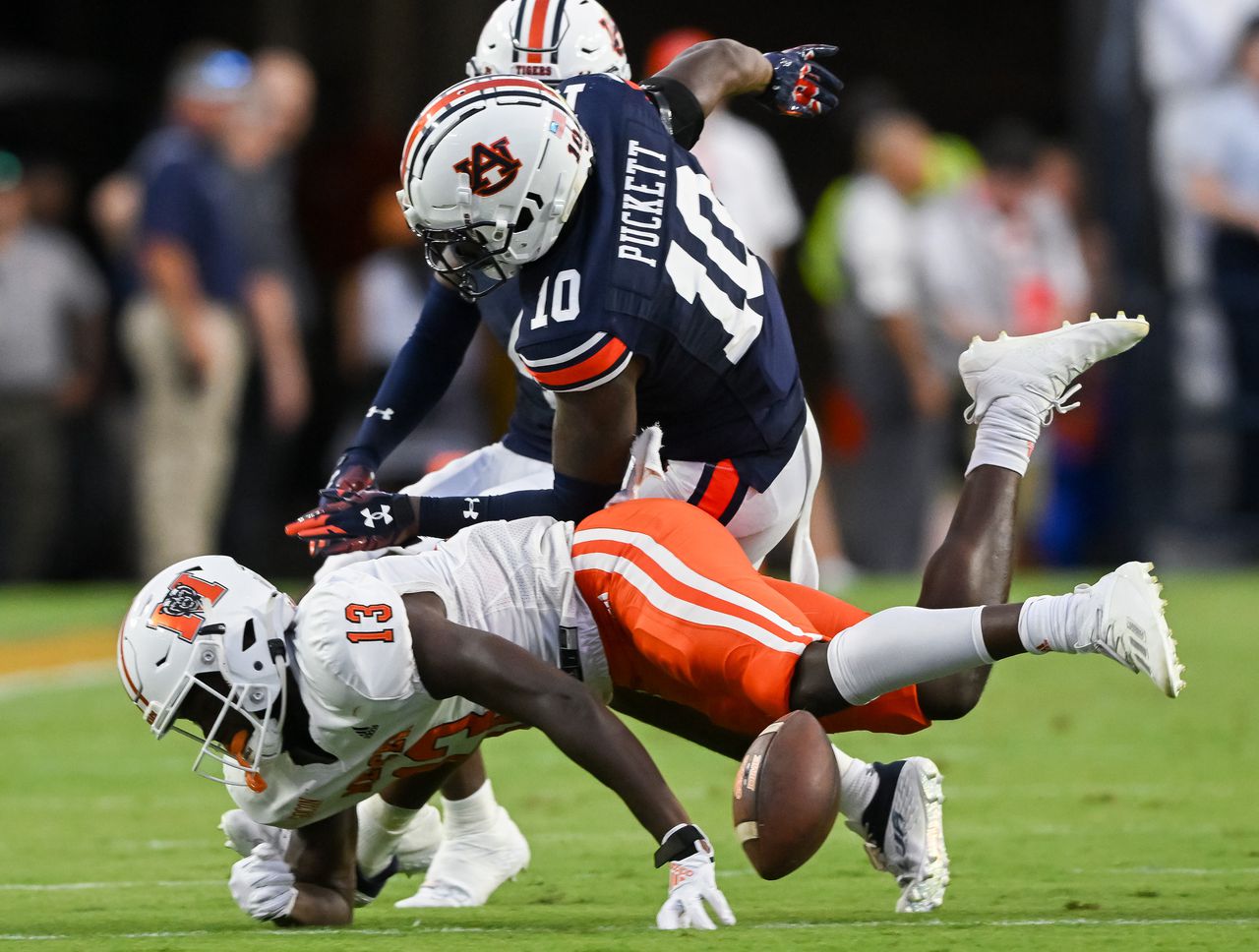 Zion Puckett is becoming a mentor to younger DB’s at Auburn