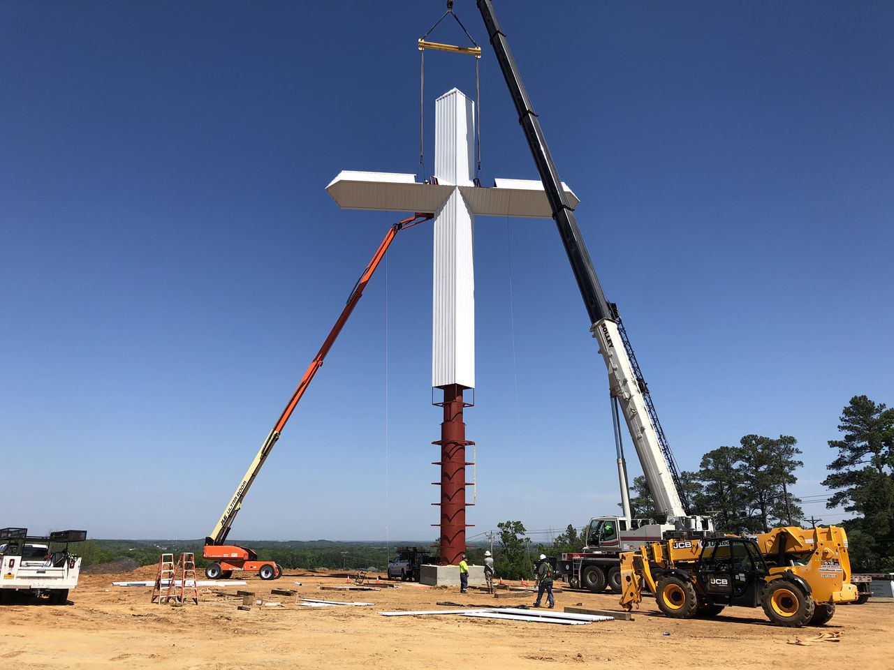 120-foot cross raised in north Alabama as place ‘to have time with God’