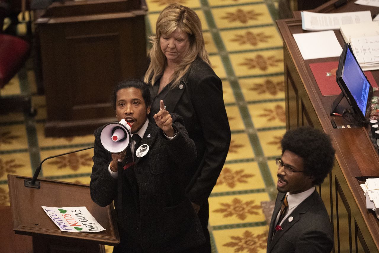 3 Tennessee Democrat lawmakers could be expelled today over gun control protest