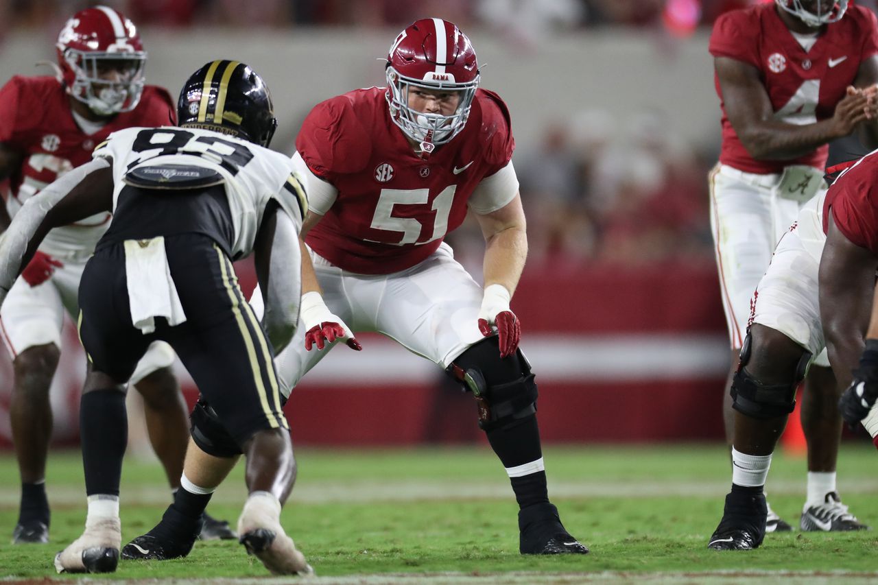 Alabama adds 2025 prospect with 6-foot-7 offensive lineman Mason Short