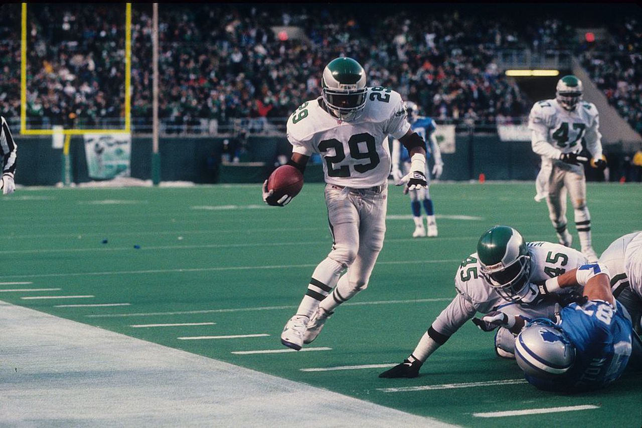 Philadelphia Eagles cornerback Mark McMillian returns an interception