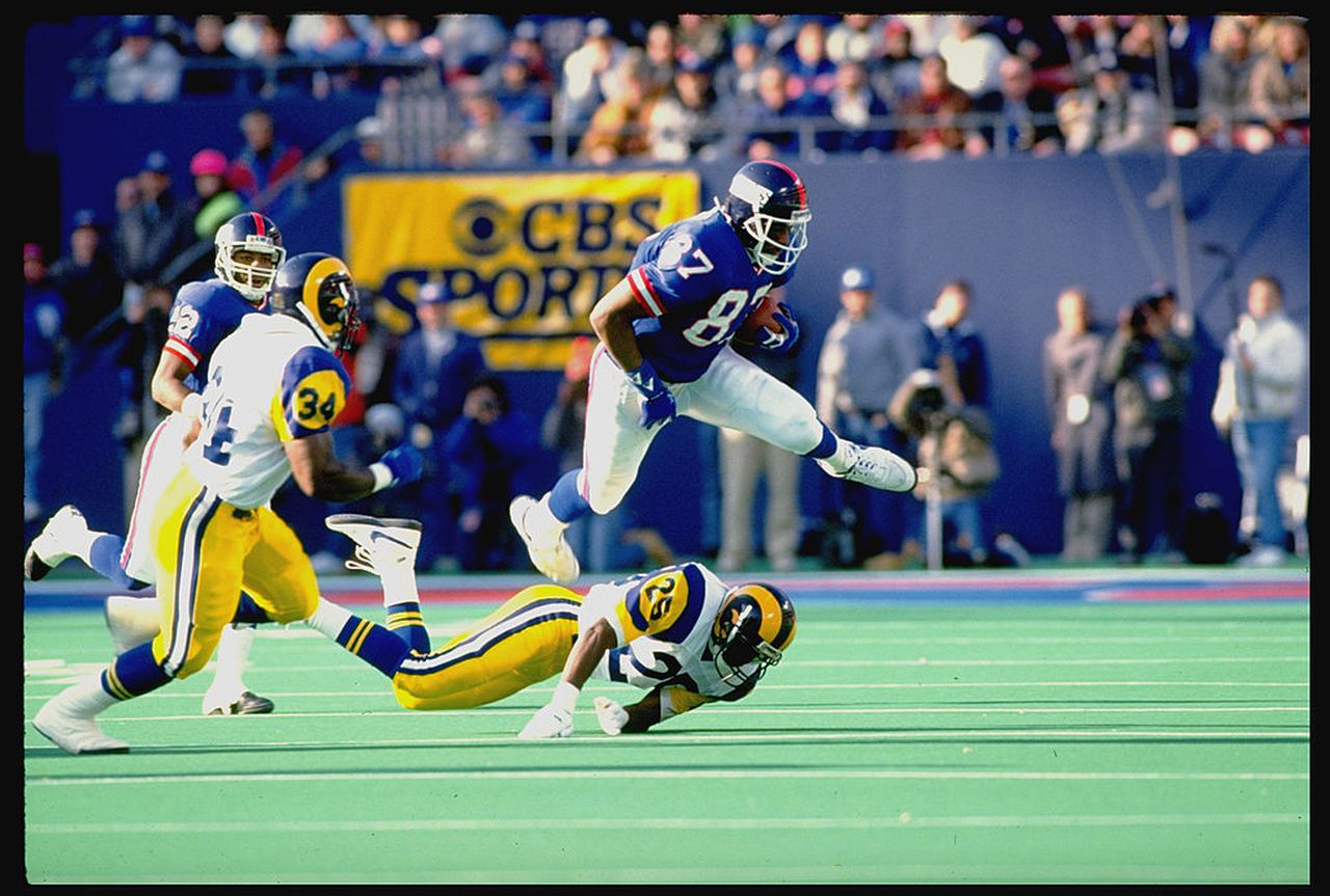 New York Giants tight end Howard Cross carries the football after making a reception