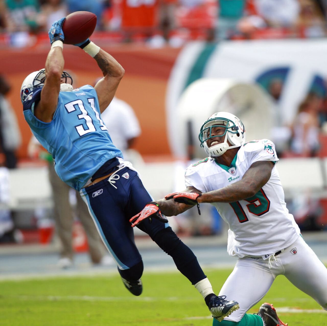 Tennessee Titans cornerback Cortland Finnegan intercepts a pass