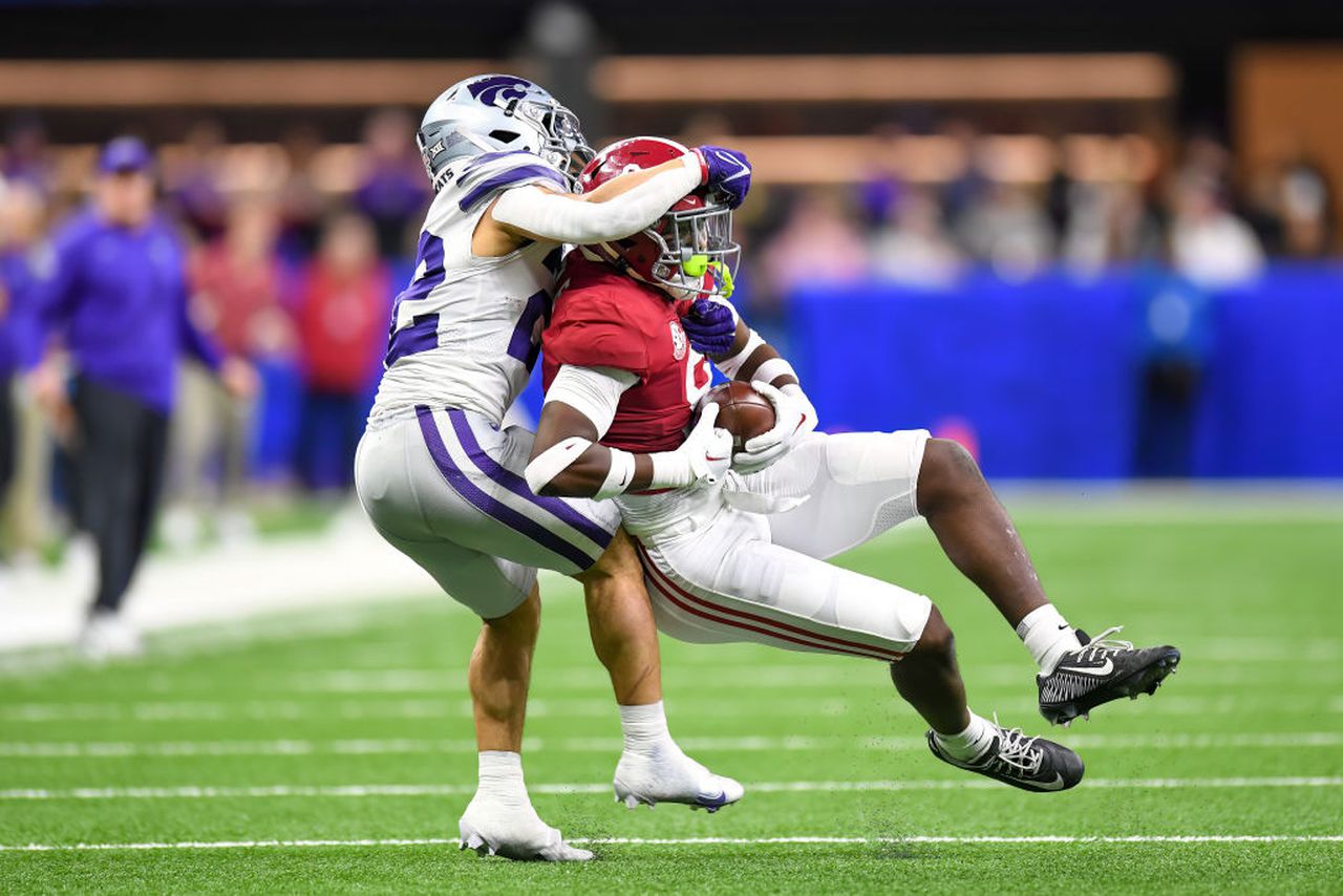 Alabama safety Jordan Battle intercepts a pass