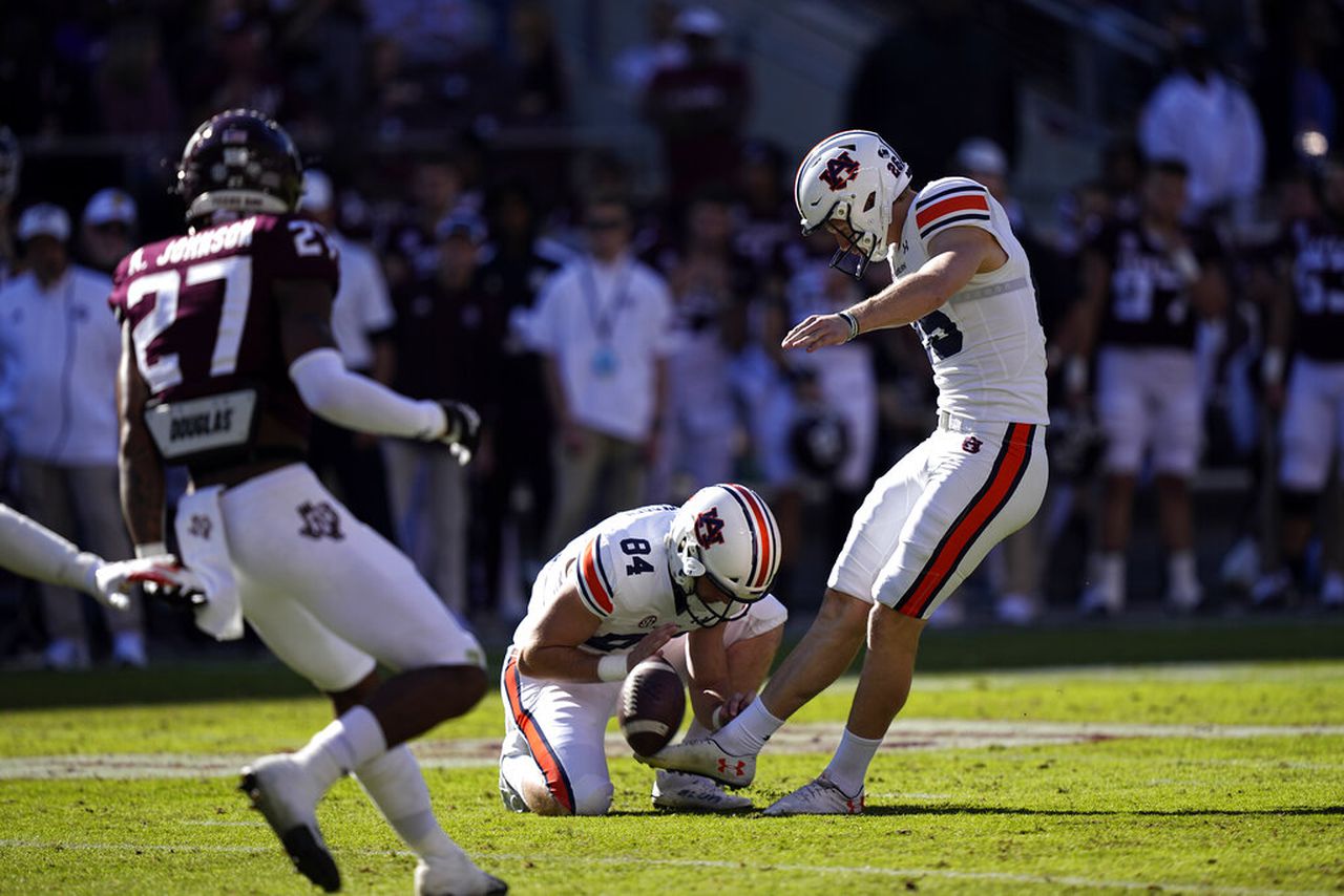 Auburn’s Anders Carlson kicks a field goal