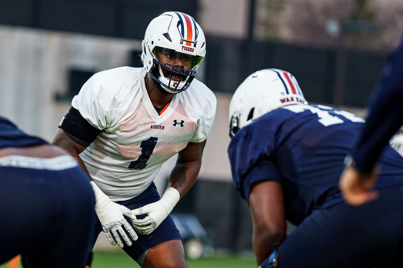 Auburn defensive end Jeffrey M’ba plans to enter transfer portal