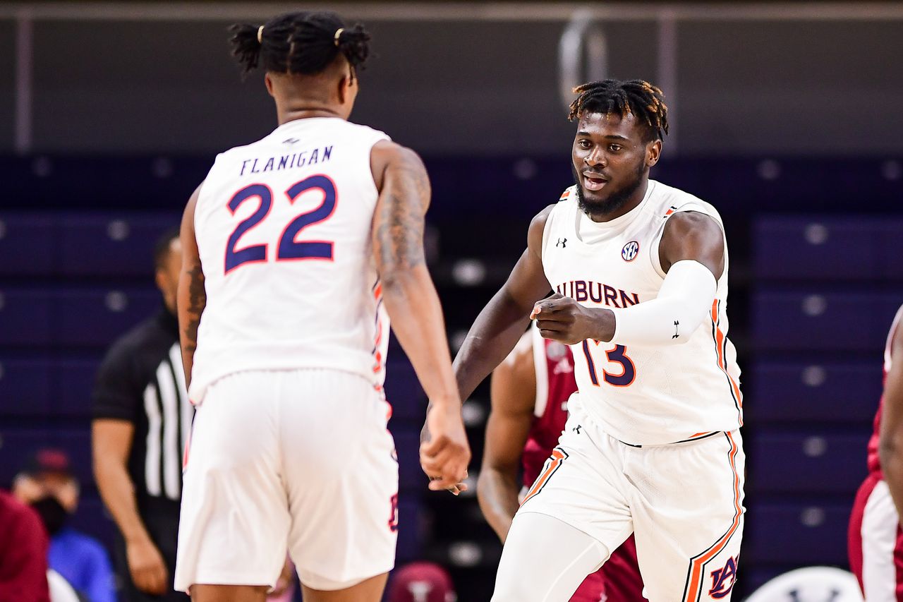 Auburn hoops senior Stretch Akingbola plans to transfer for final season