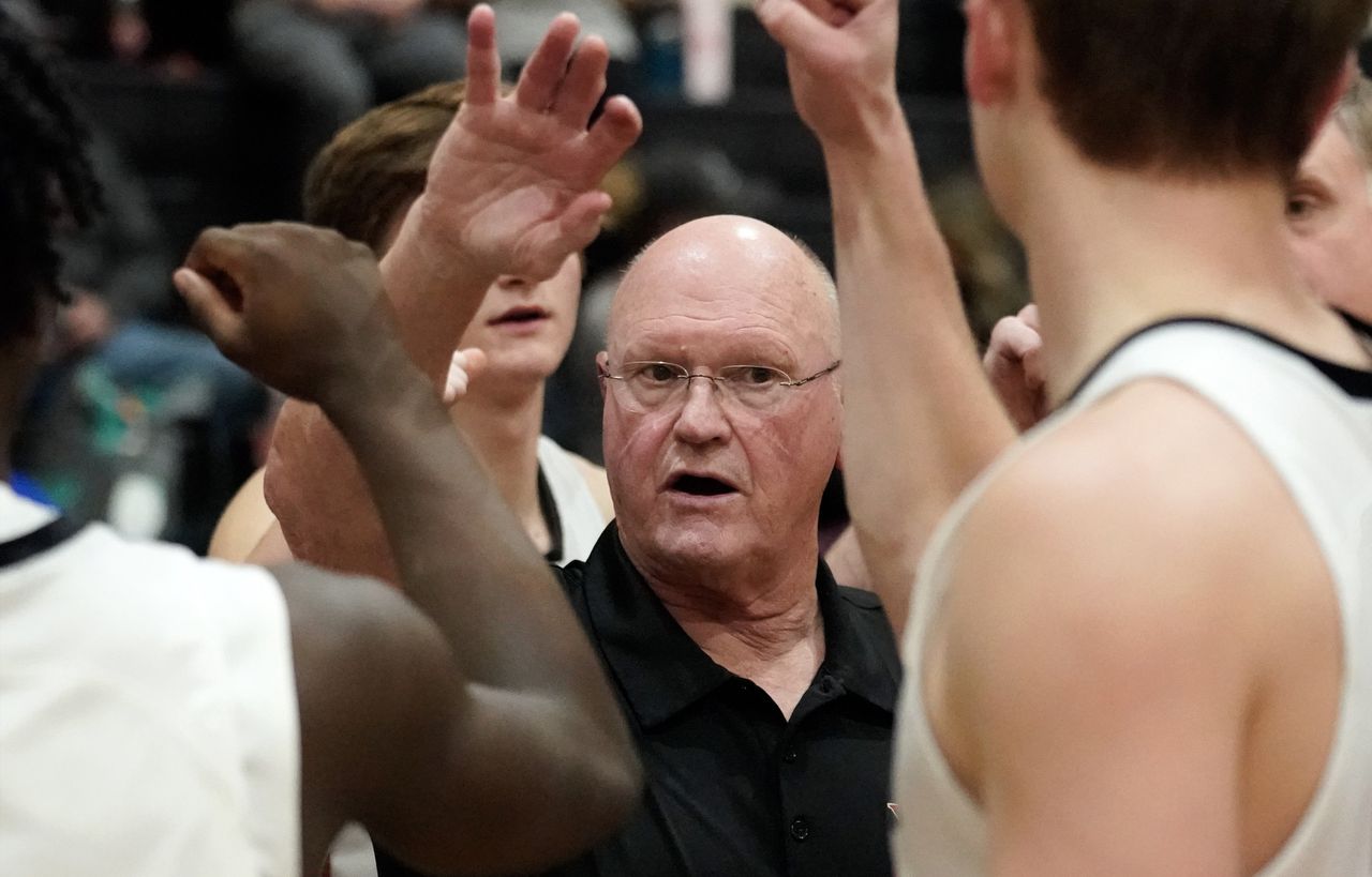 Basketball coaching legend Ronnie Stapler retiring after 53 seasons