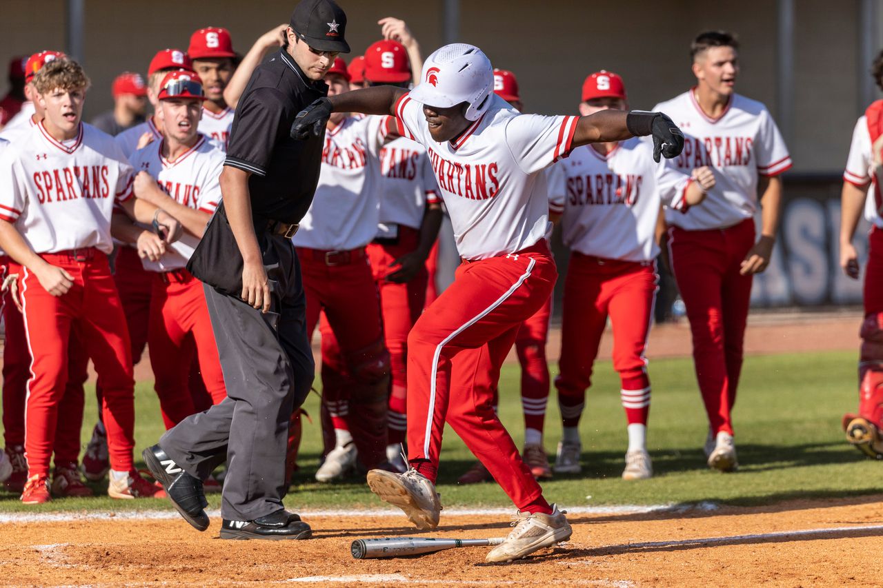 Class 6A No. 3 Saraland sweeps past Helena