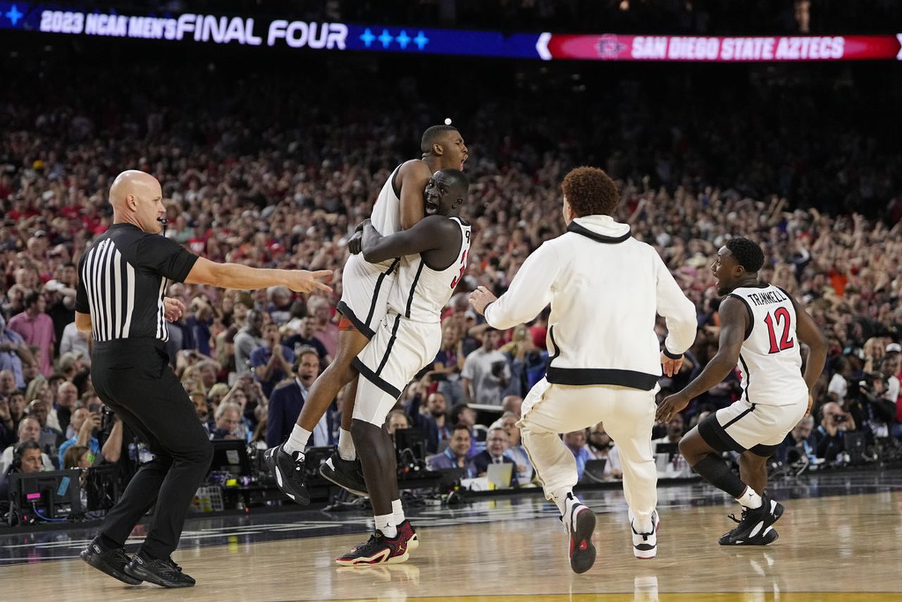 Final Four: Watch Charles Barkley react to San Diego State’s buzzer-beater to beat FAU