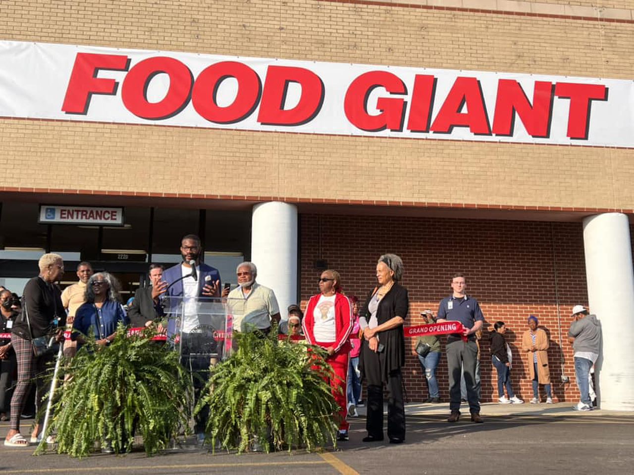 Food Giant opens in Birmingham 'food desert'