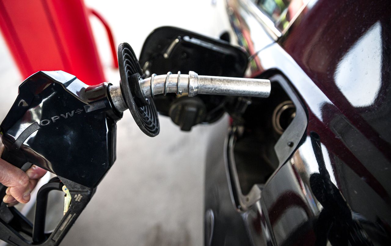 Gas prices could reach $3.50 a gallon or higher this summer, UAB economist predicts