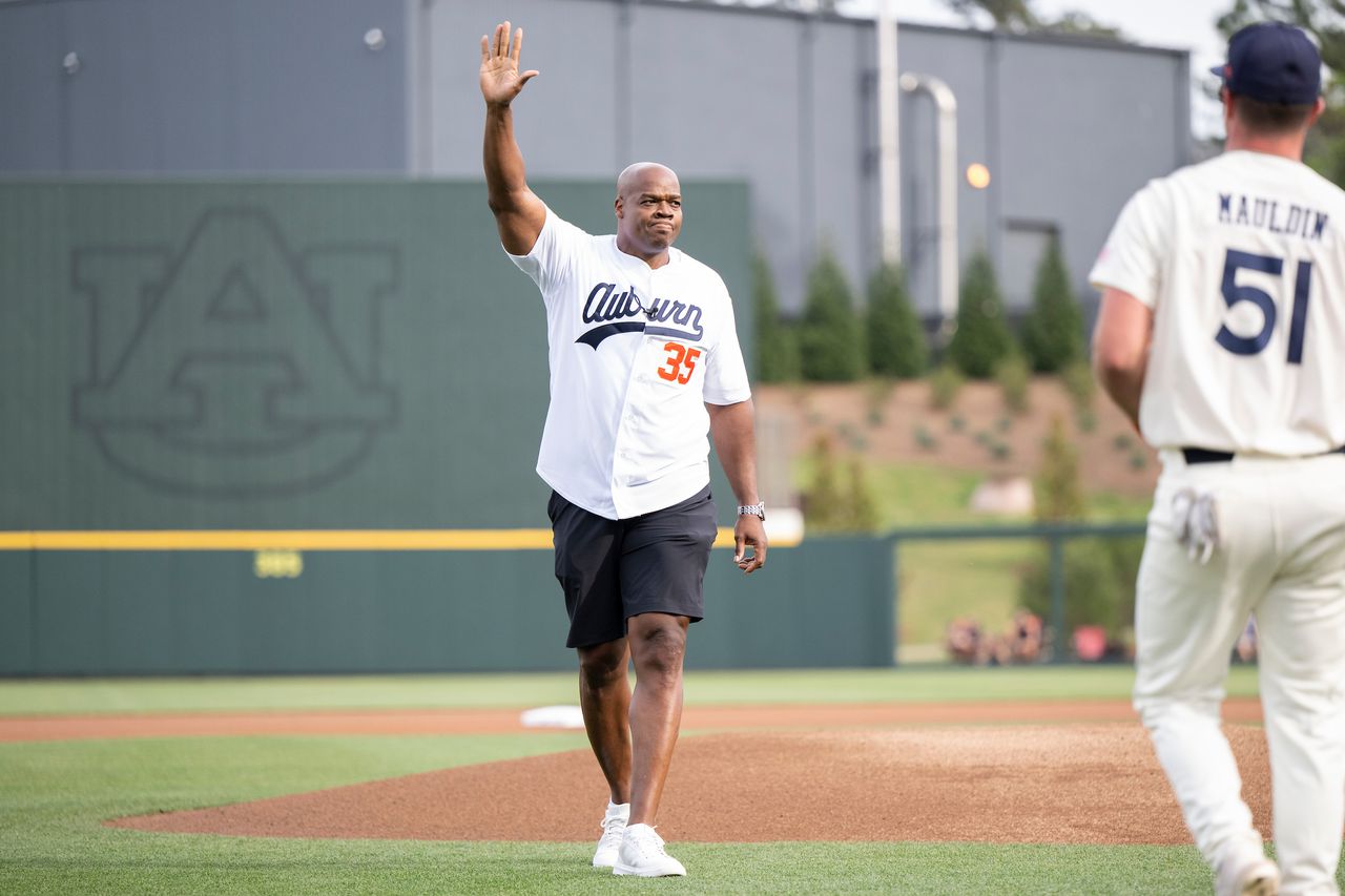 Hall of Famer Frank Thomas 'so humbled and grateful' for new statue at Auburn