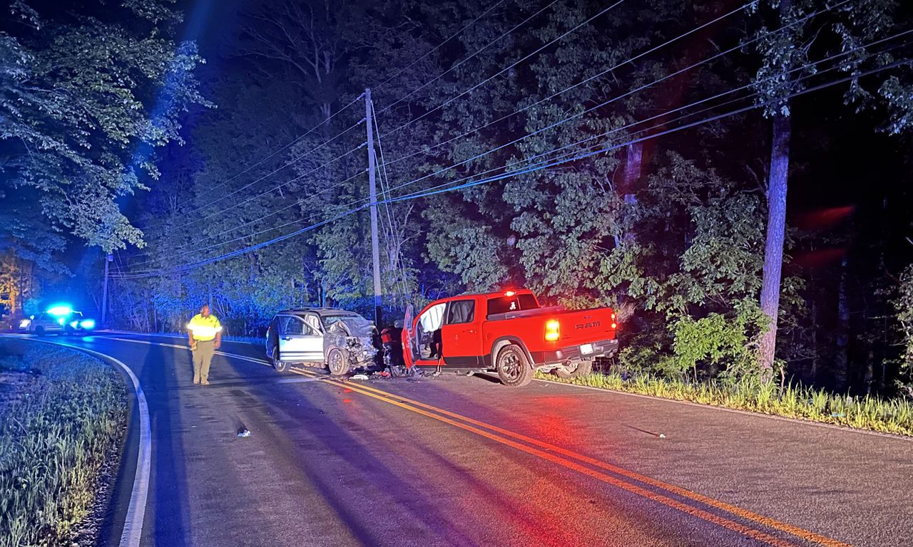 Head-on crash in western Jefferson County leaves 1 dead, 1 critical
