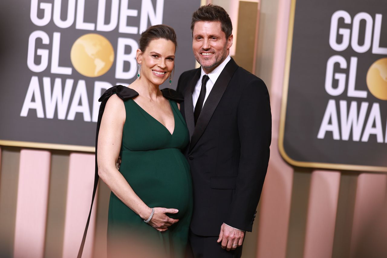 Hilary Swank, Philip Schneider welcome newborn twins