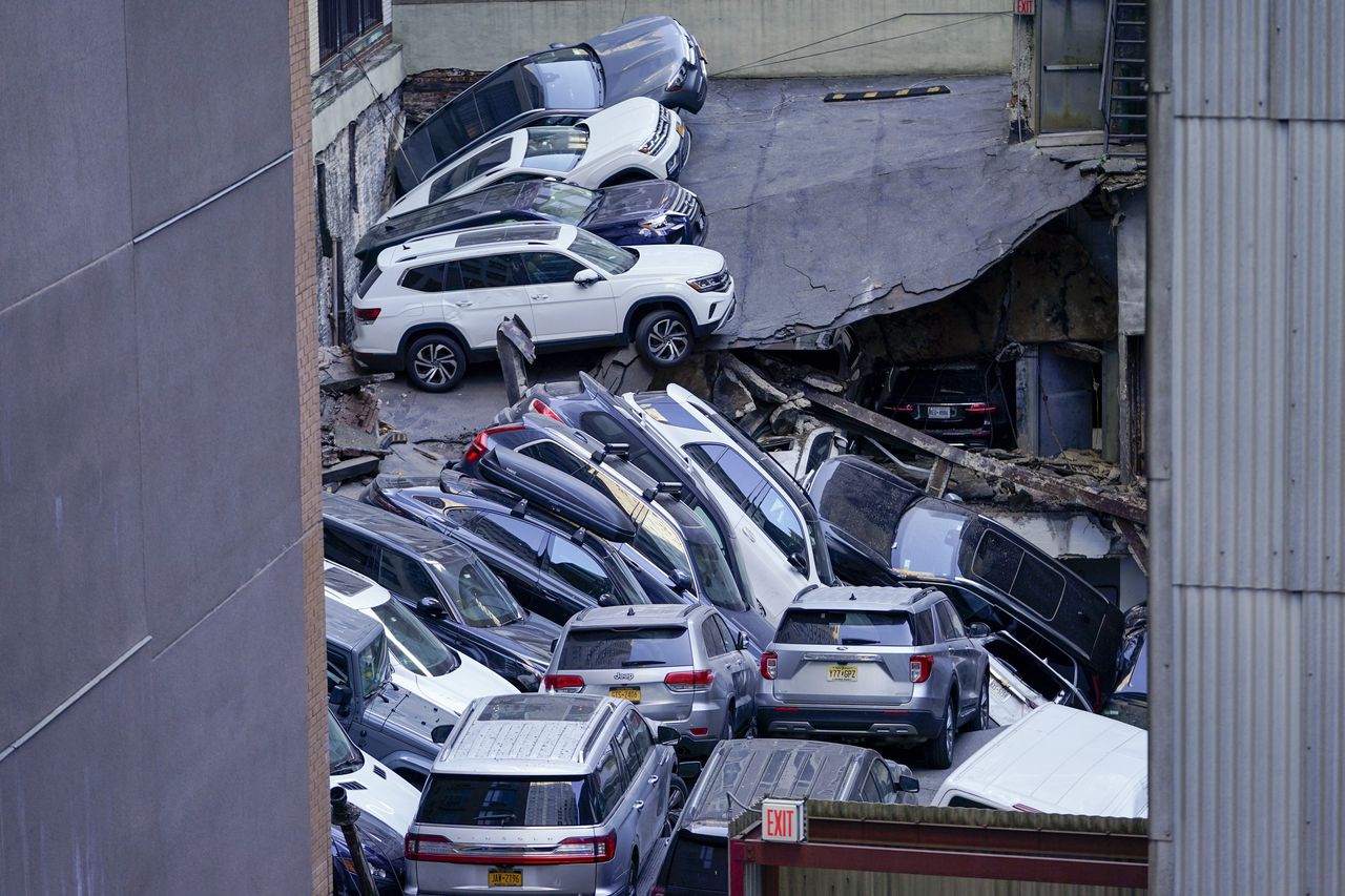 New York multistorey car park collapse: 1 dead, 5 injured in lower Manhattan