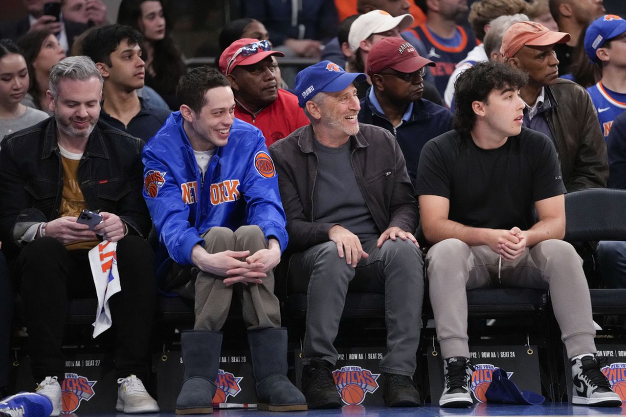 Pete Davidson pushes overzealous Knicks fan in viral video