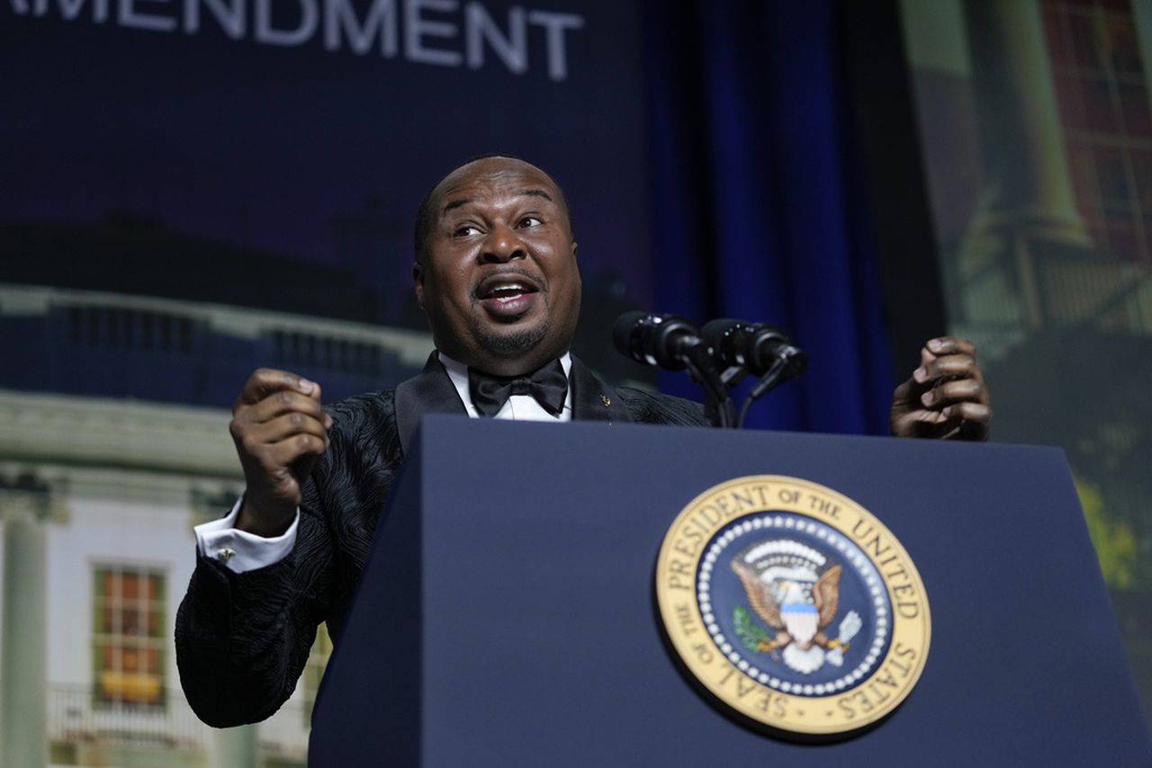 Roy Wood Jr. roasts Joe Biden, Tucker Carlson, Charles Barkley at White House Correspondents’ Dinner