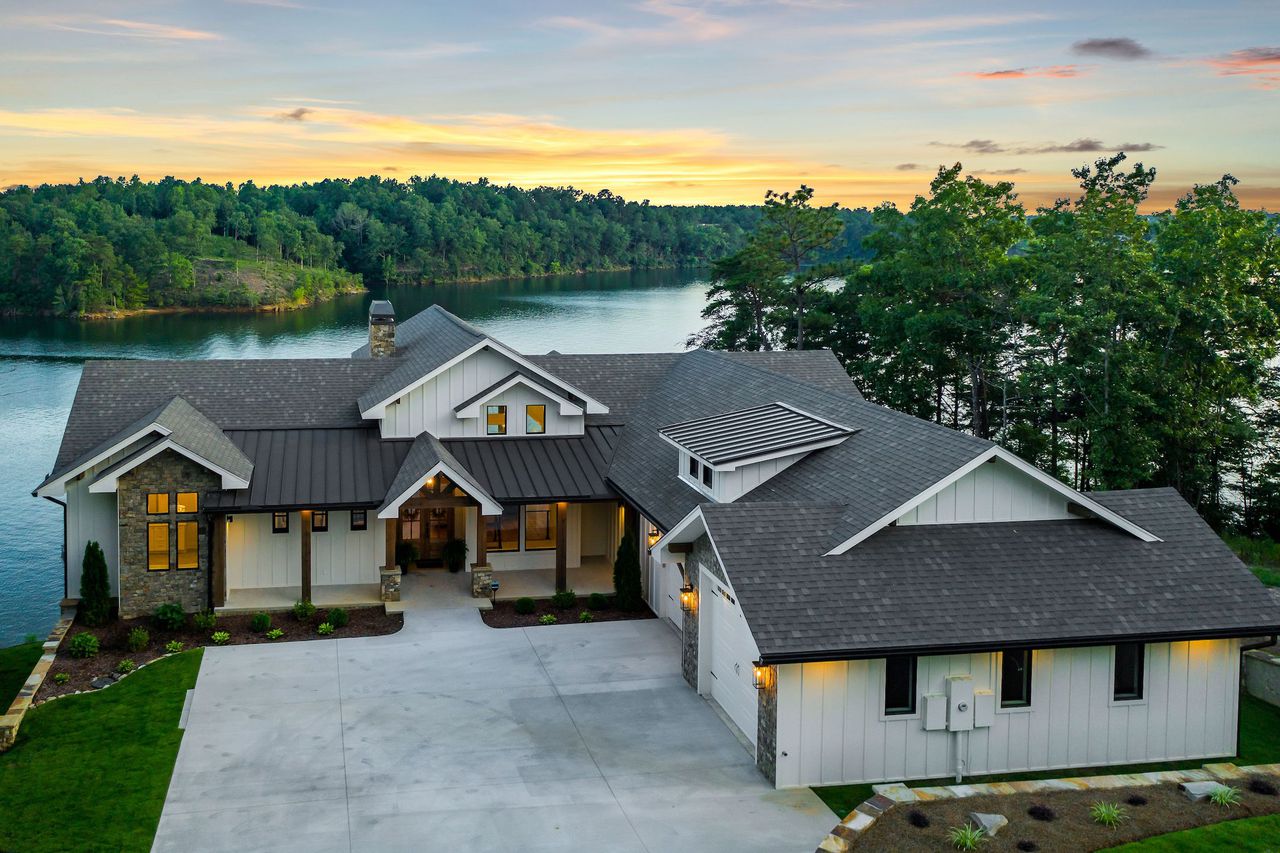 Spectacular $1 million+ lake house in Alabama has amazing views