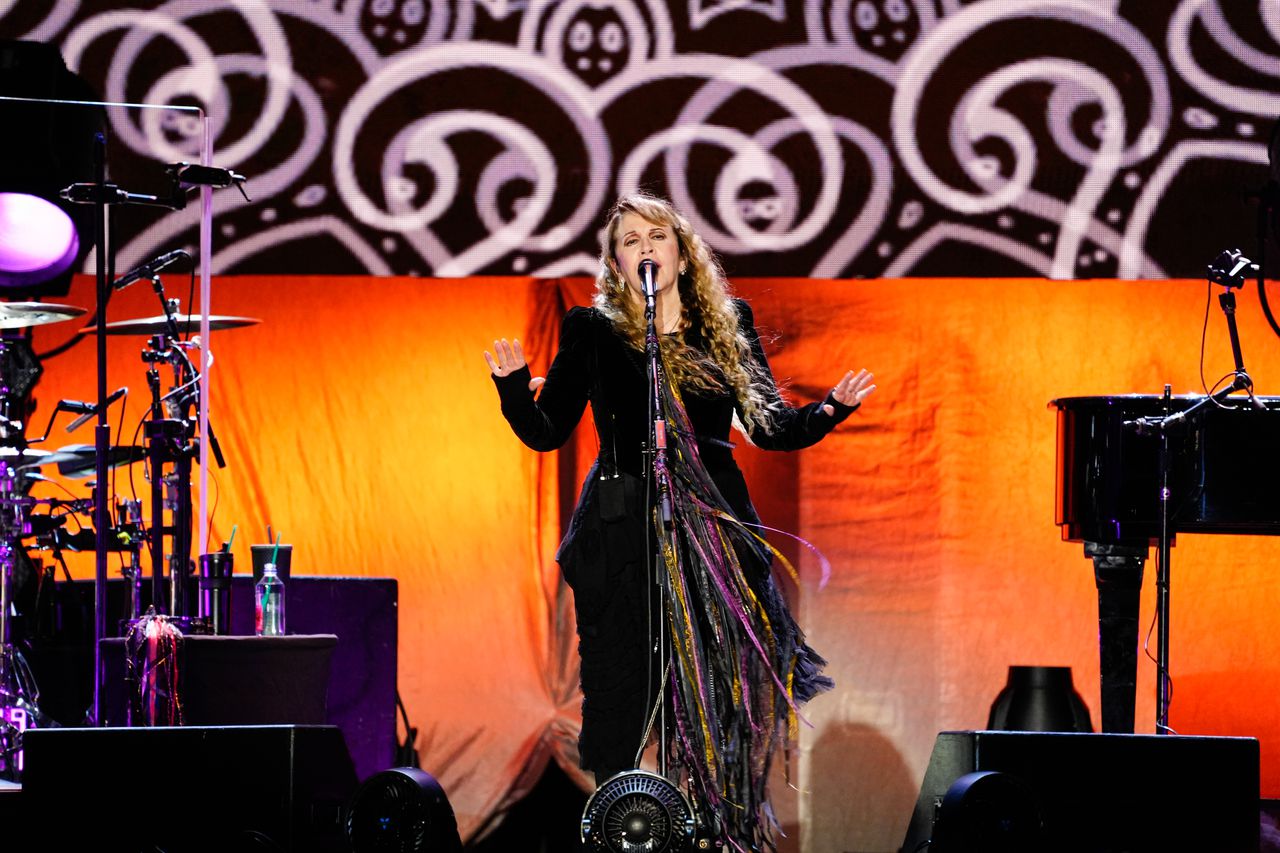 Stevie Nicks cancels Birmingham concert due to illness in band