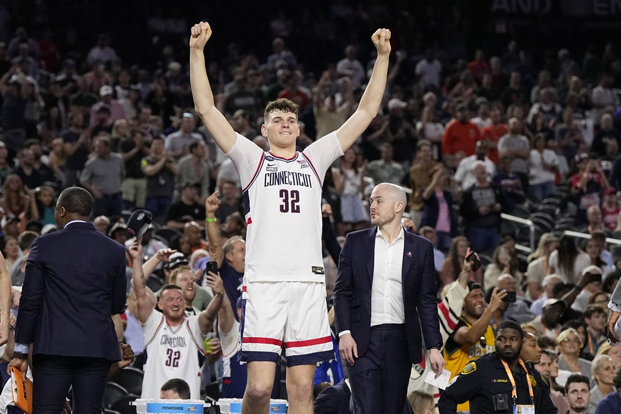 UConn puts Final Four beatdown on Miami, 72-59