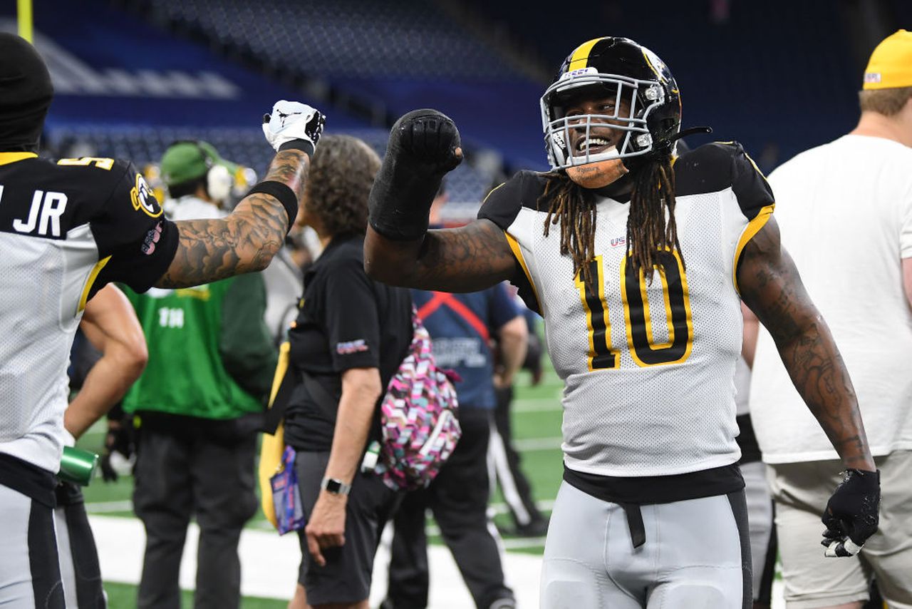 Pittsburgh Maulers linebacker Reuben Foster celebrates after intercepting a pass