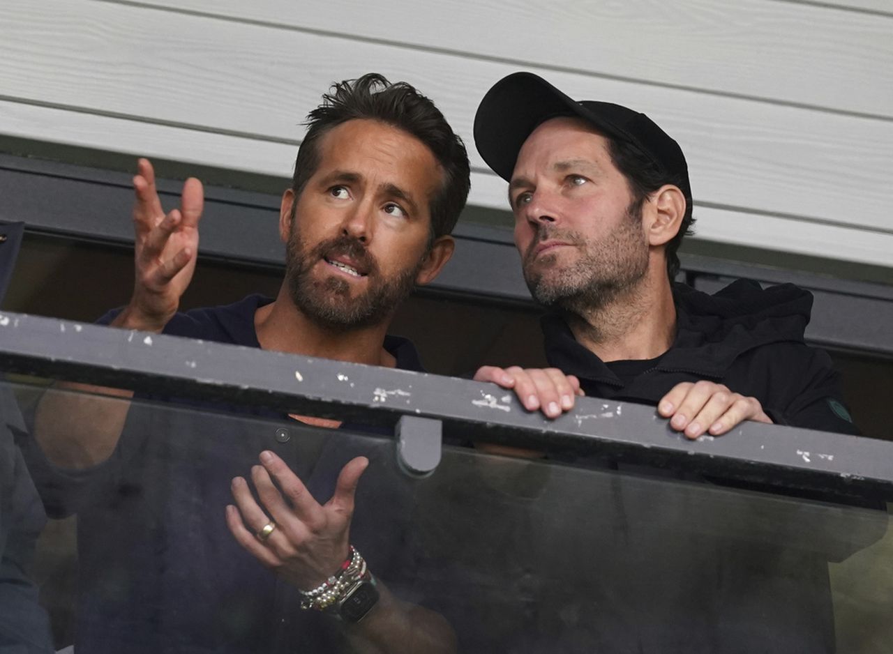 Watch Paul Rudd film emotional Ryan Reynolds, Rob McElhenney as Wrexham secures promotion