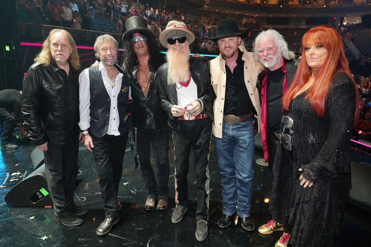 Watch Slash, rock legends perform ‘Sweet Home Alabama’ in Lynyrd Skynyrd tribute at CMT Awards