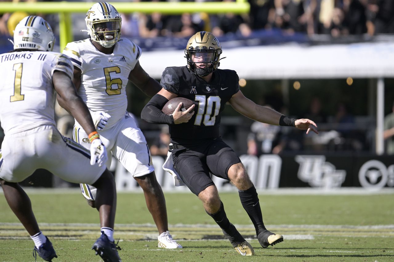 Watch UCF’s John Rhys Plumlee throw 2 TDs in spring game, collect 2 hits in baseball on same day