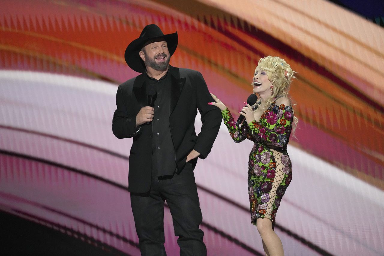 ACM Awards: Dolly Parton leaves Garth Brooks blushing with threesome joke, debuts âWorld on Fireâ