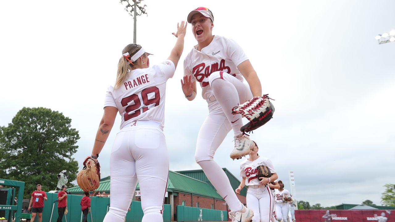 Alabama one win from NCAA softball super regionals after shaking off Middle Tennessee State