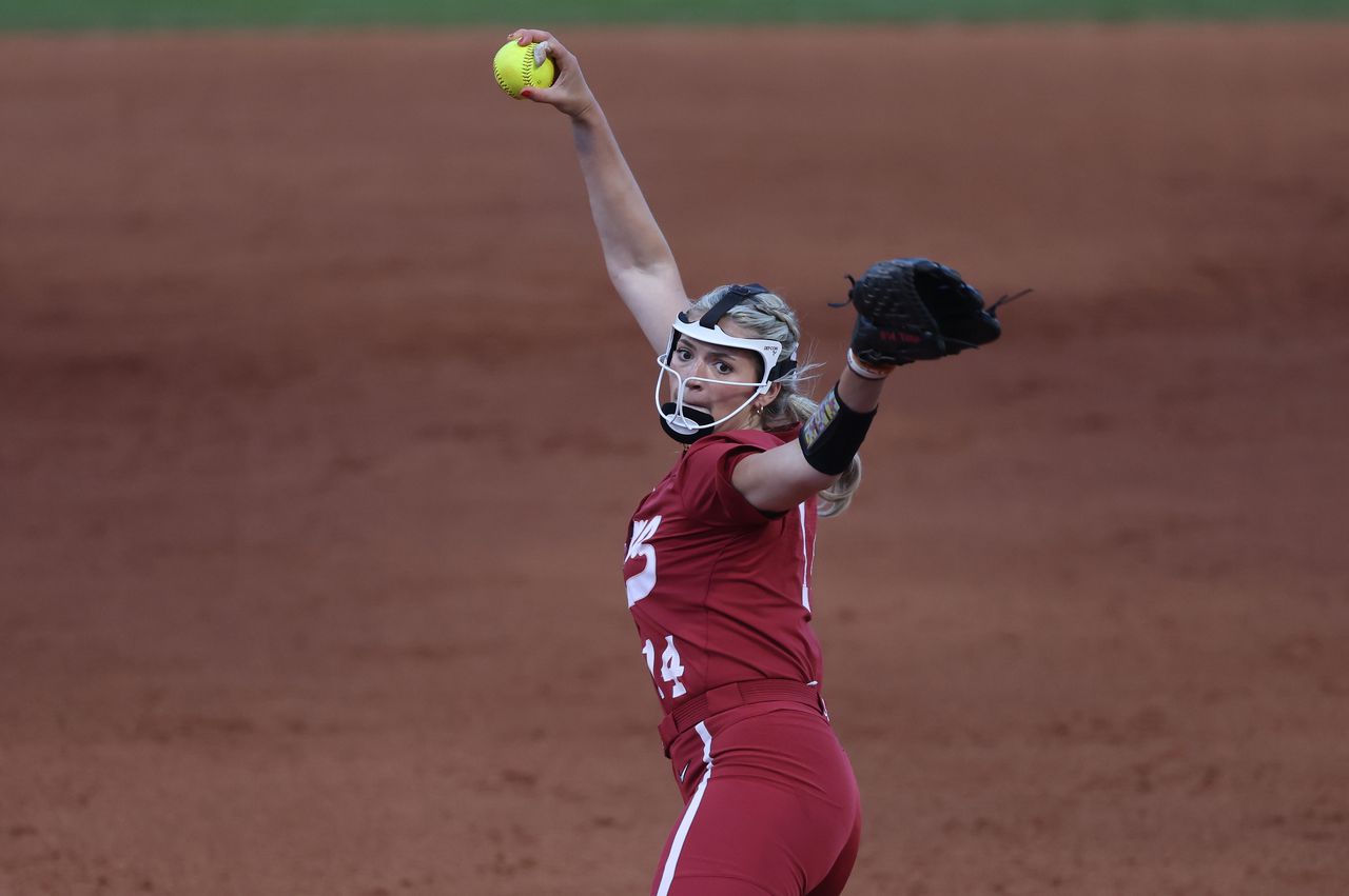 Alabama softball beats Arkansas 3-2 in 9; Fouts injured