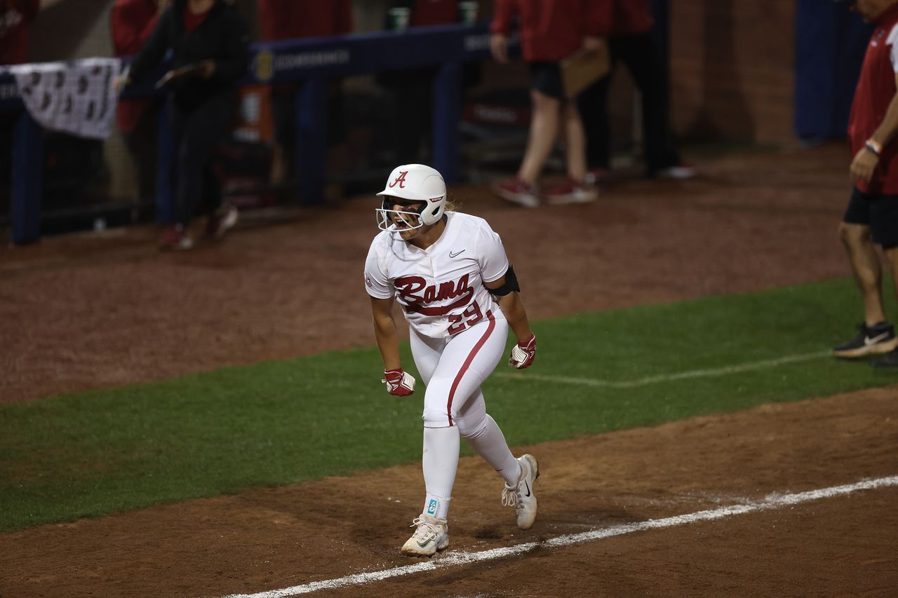 Alabama softball beats Northwestern, 3-1, sets up super regional rubber match