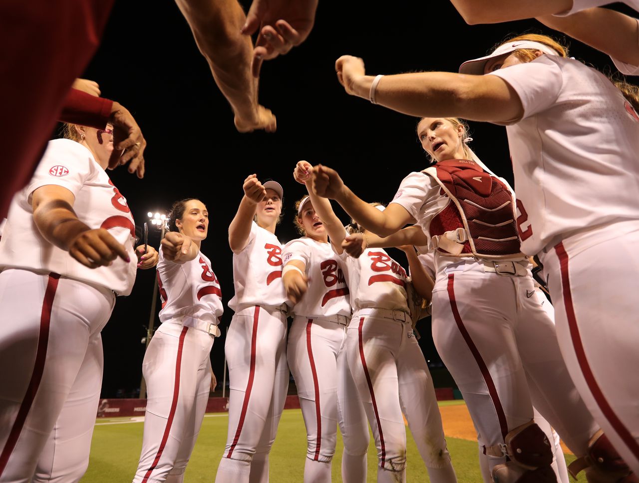 Alabama softball survives, advances to NCAA super regional